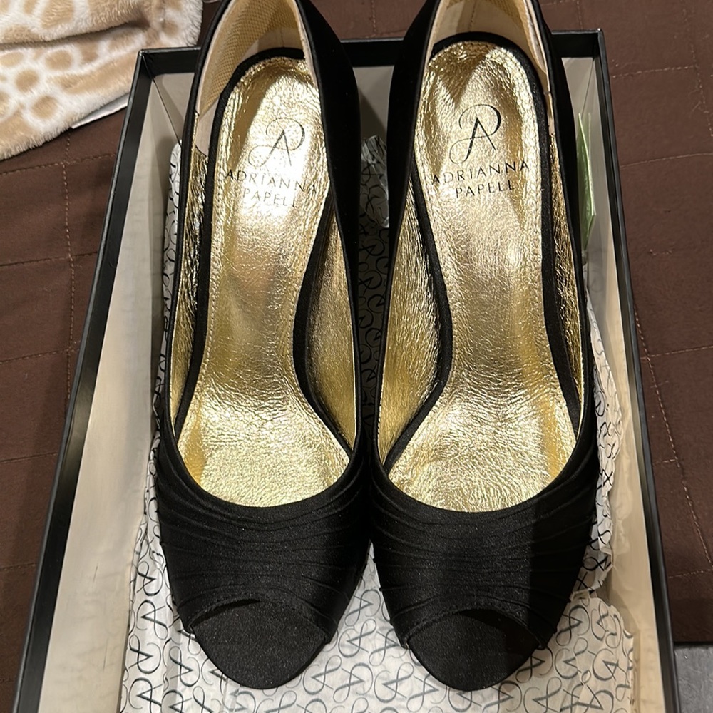 Adrianna Papell black satin dress shoe